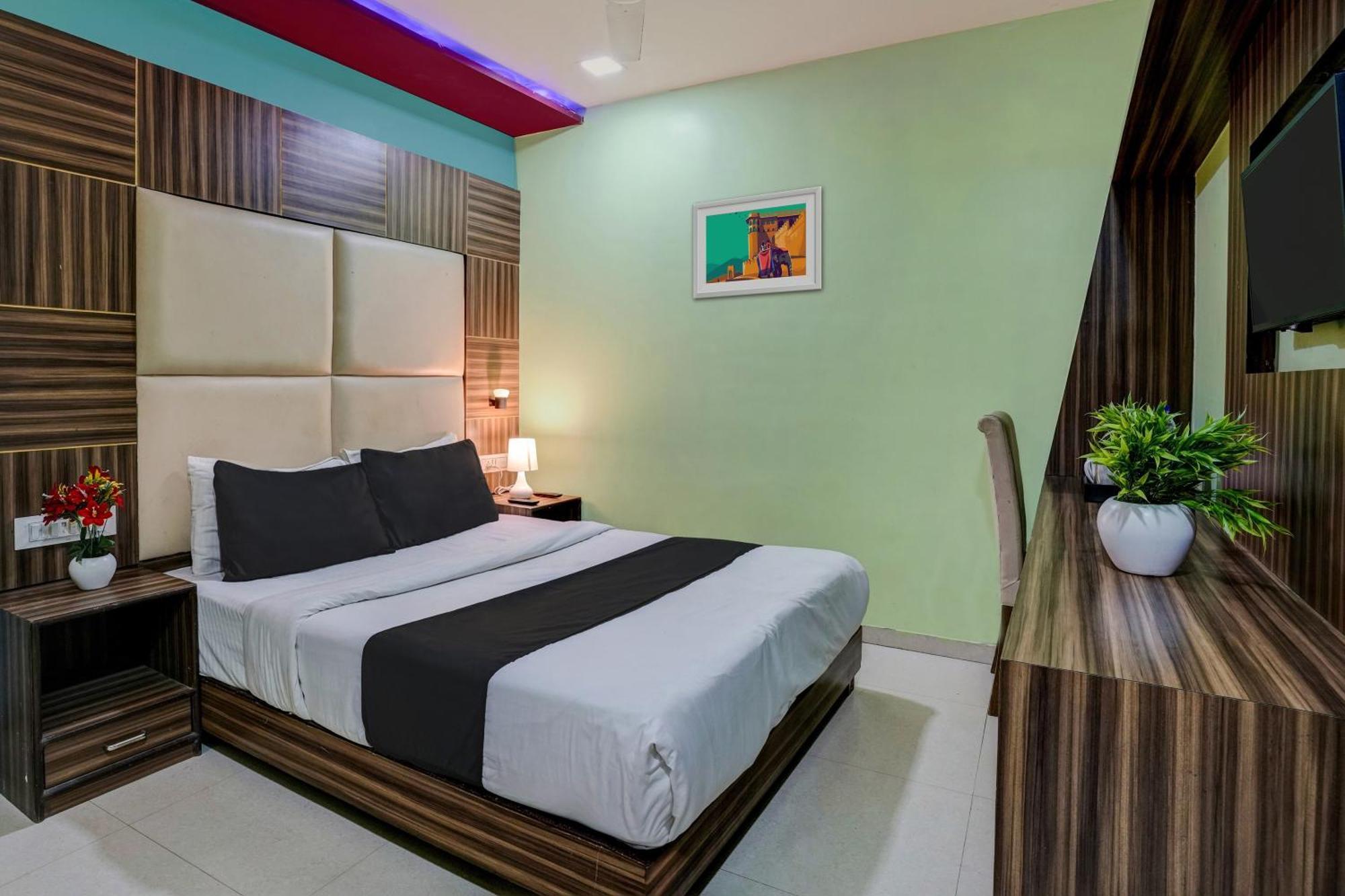 Oyo Hotel Blue Sapphire Residency Near Chhatrapati Shivaji International Airport Mumbai Exterior photo