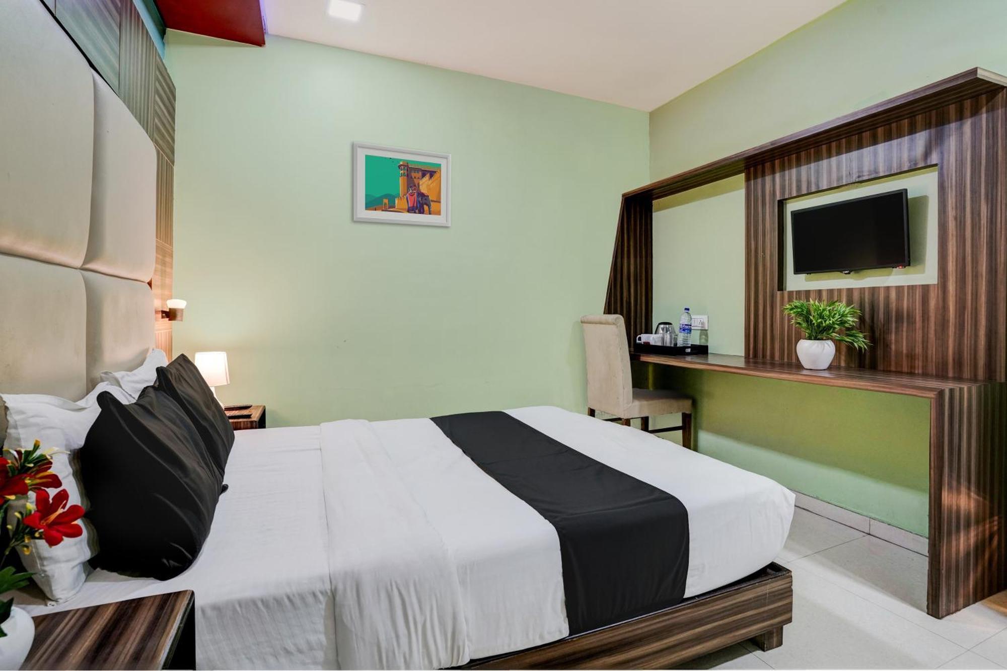 Oyo Hotel Blue Sapphire Residency Near Chhatrapati Shivaji International Airport Mumbai Exterior photo